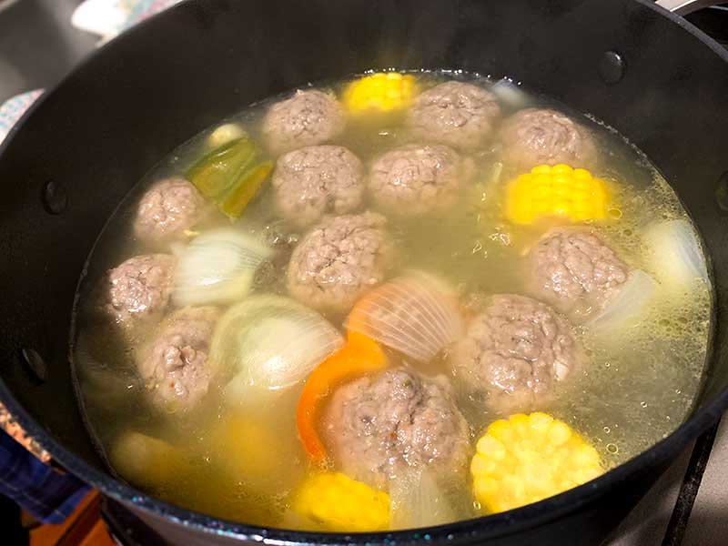 Cocinando albóndigas Cocinando albóndigas