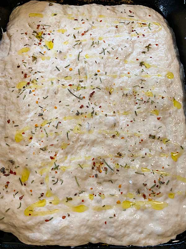 Condimentada con sal gruesa y romero