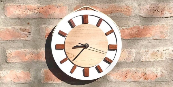 Relojes en madera